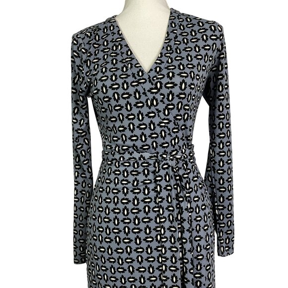 Ann Taylor Hazy Blue Tossed Leaf Wrap Dress, size 4, 95% Polyester, 5% Spandex - Picture 5 of 15